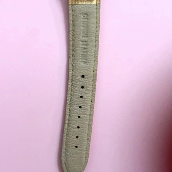 Vintage Gloria Vanderbilt Gold Leather Watch - Picture 13 of 13